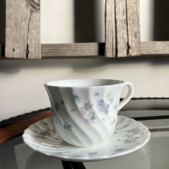 WEDGWOOD Bone China Tea Cup & Saucer from their "April Flowers" Collection - Picture 1 of 4